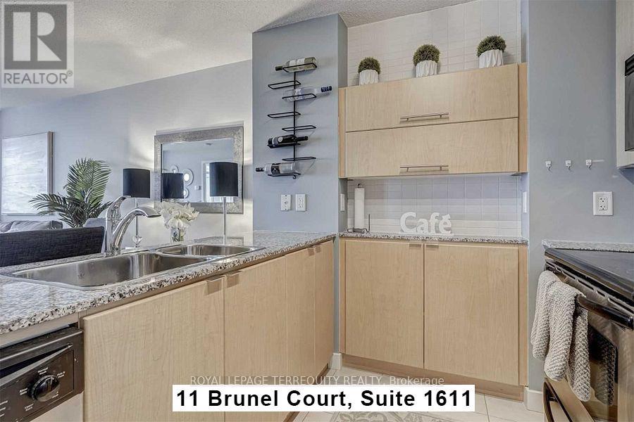 1611 - 11 Brunel Court, Toronto, Ontario  M5V 3Y3 - Photo 3 - C12782928