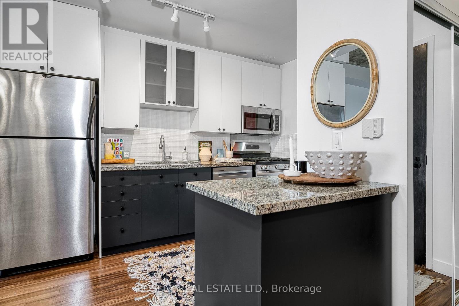 1104 - 1 Shaw Street, Toronto, Ontario  M6K 0A1 - Photo 4 - C12782994