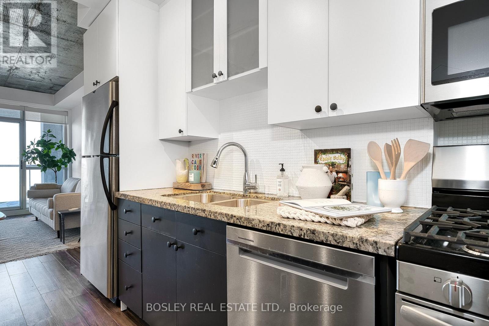 1104 - 1 Shaw Street, Toronto, Ontario  M6K 0A1 - Photo 9 - C12782994