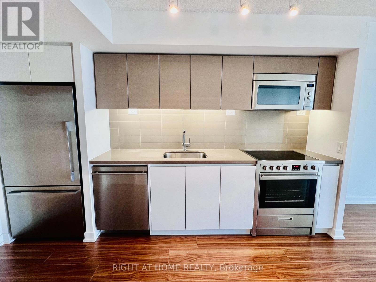 1109 - 85 Queens Wharf Road, Toronto, Ontario  M5V 0J9 - Photo 4 - C12783044