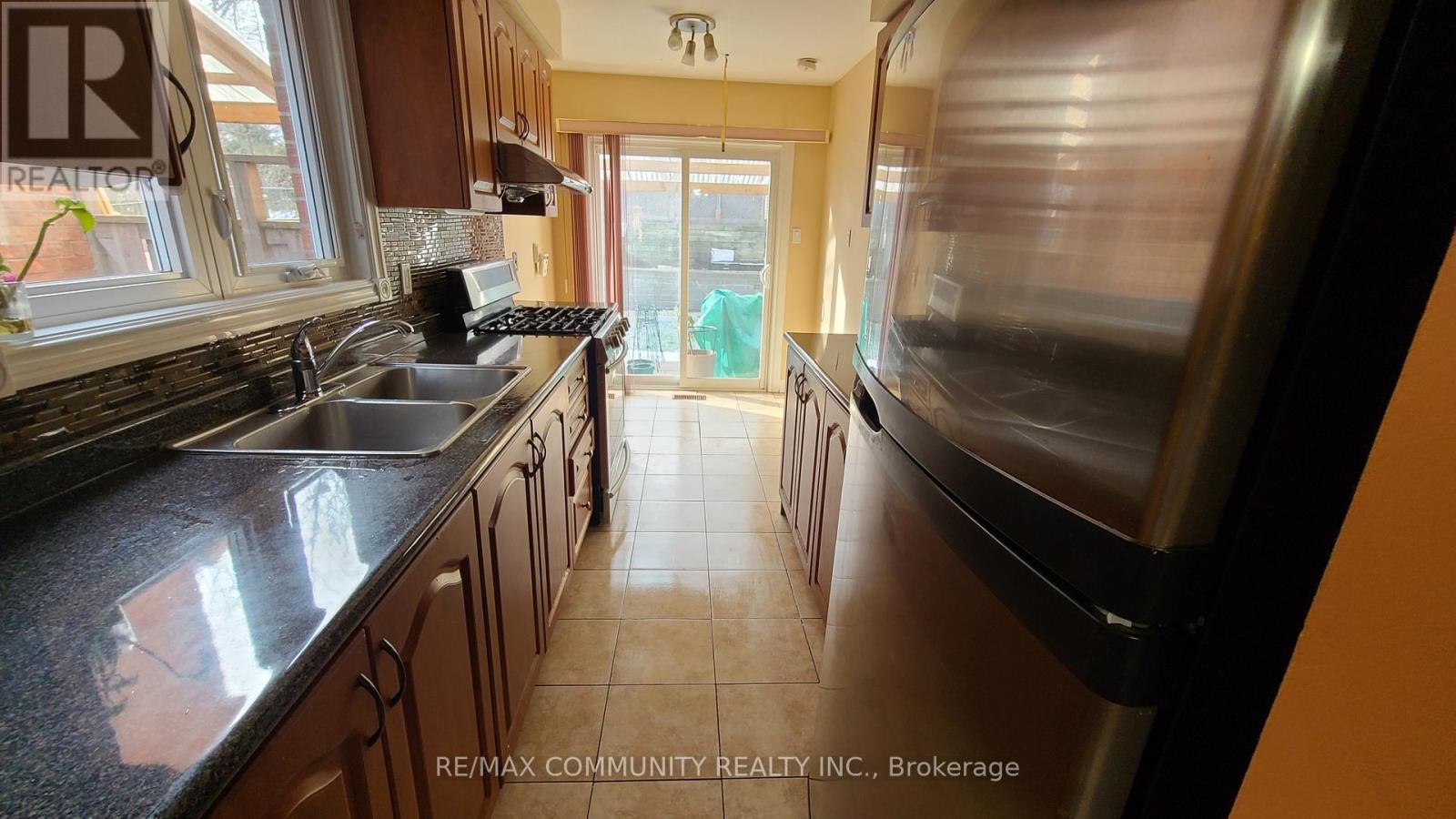 Main & 2nd Floor - 16 Fieldside Drive, Toronto, Ontario  M1V 3C5 - Photo 11 - E12783020