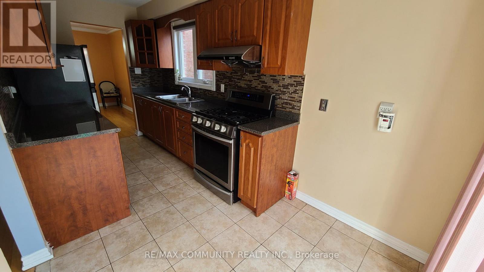 Main & 2nd Floor - 16 Fieldside Drive, Toronto, Ontario  M1V 3C5 - Photo 12 - E12783020