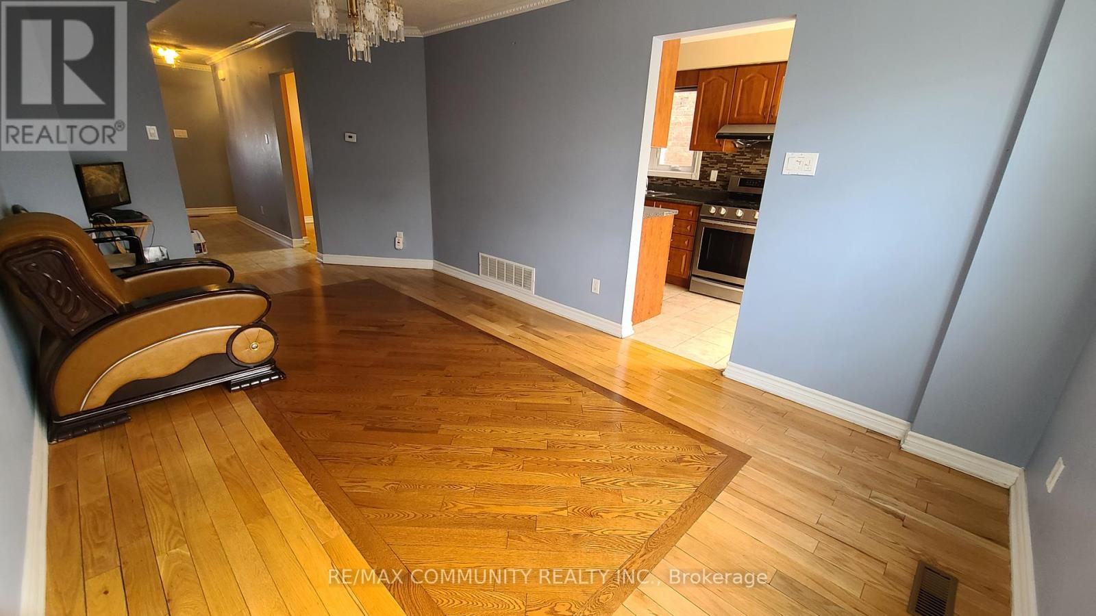 Main & 2nd Floor - 16 Fieldside Drive, Toronto, Ontario  M1V 3C5 - Photo 4 - E12783020