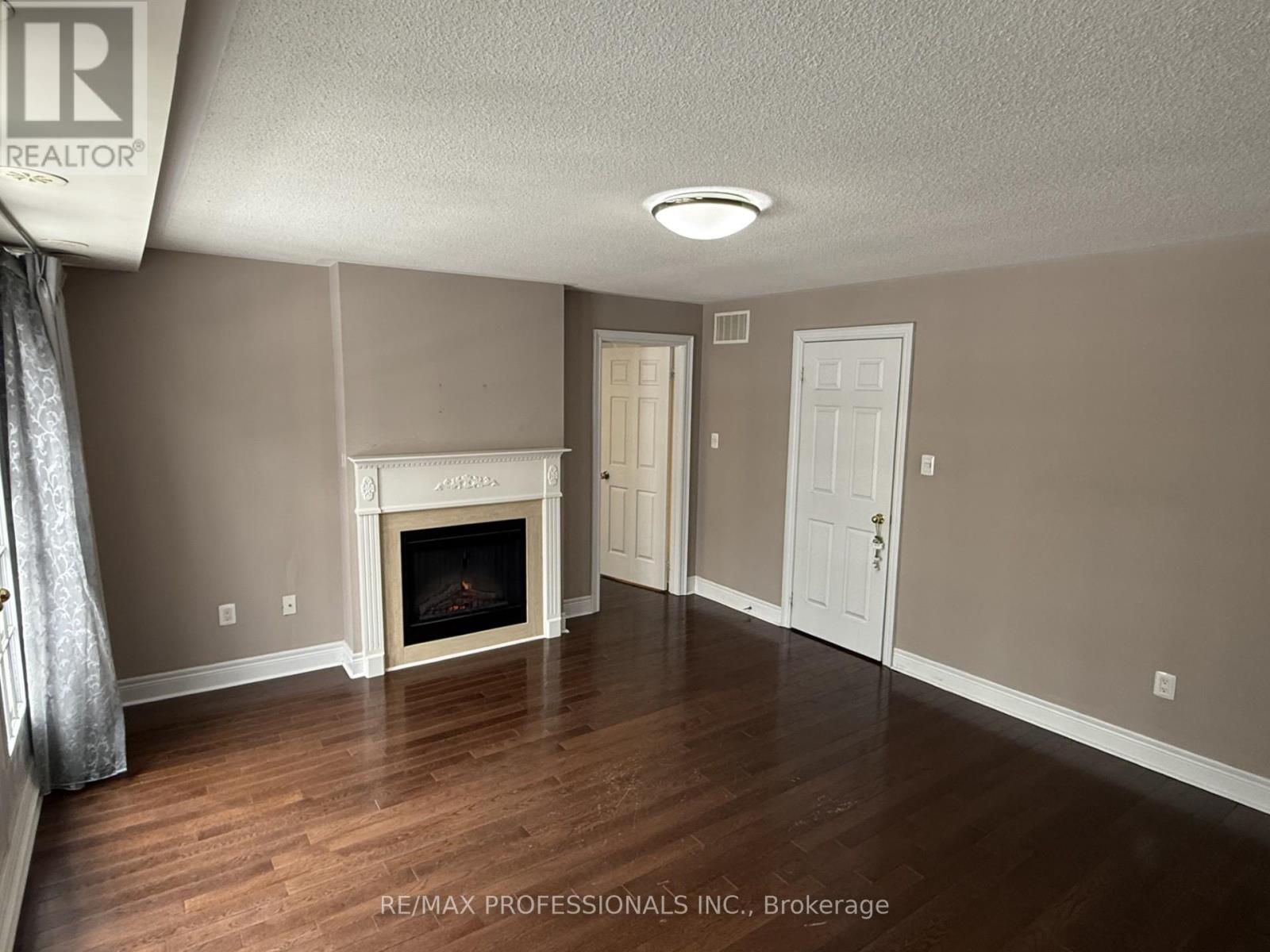 72 Upper Duke Crescent, Markham, Ontario  L6G 0B6 - Photo 13 - N12782946