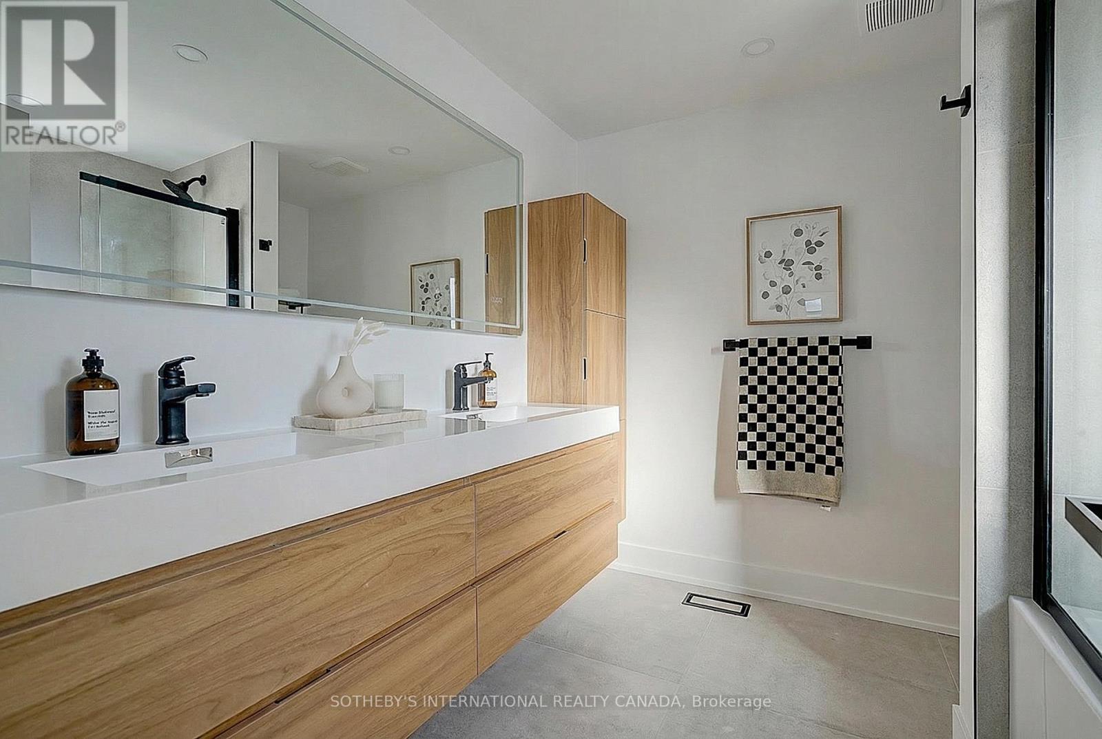 4 Dersingham Crescent, Markham, Ontario  L3T 4E7 - Photo 37 - N12782984