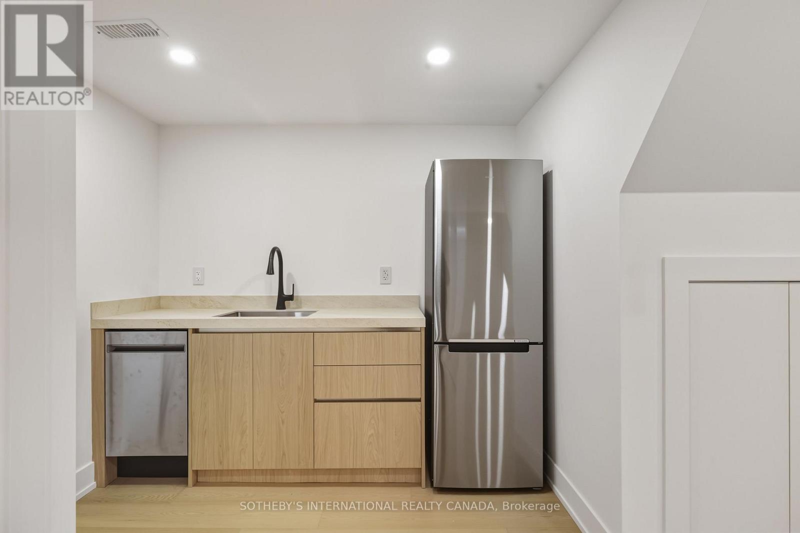 4 Dersingham Crescent, Markham, Ontario  L3T 4E7 - Photo 47 - N12782984