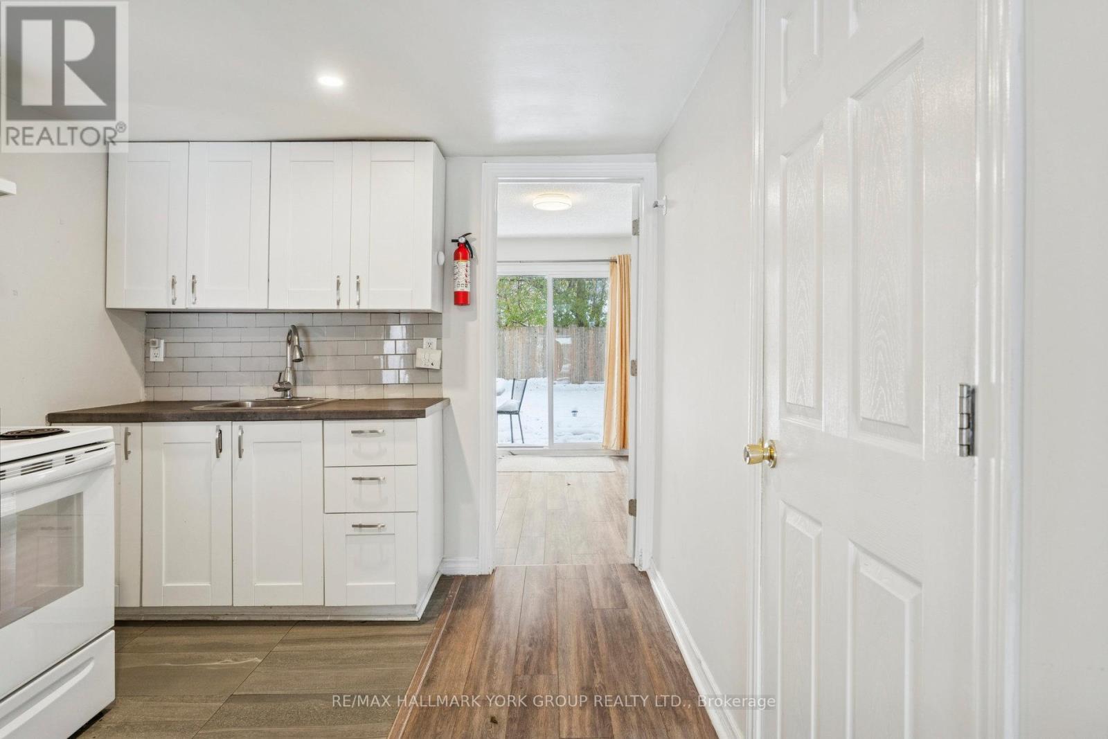 (East) - 351 Winnifred Drive, Georgina, Ontario  L4P 3B6 - Photo 7 - N12783004