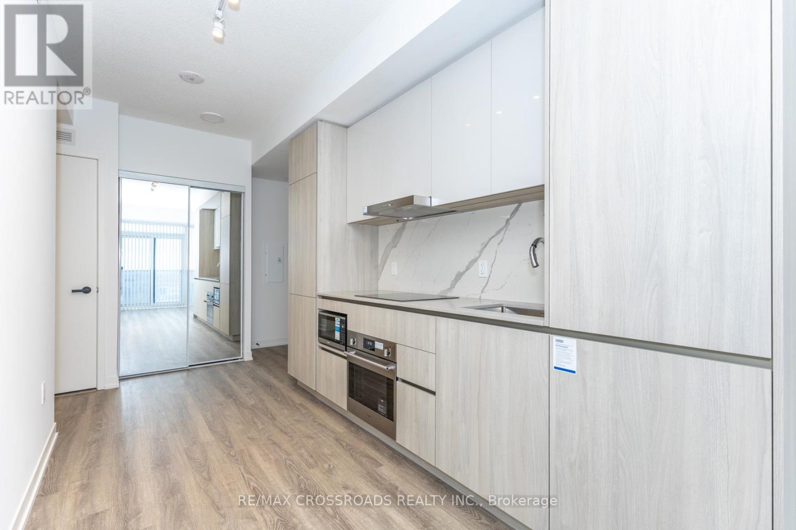 5807 - 8 Interchange Way, Vaughan, Ontario  L4K 5Z7 - Photo 13 - N12783042