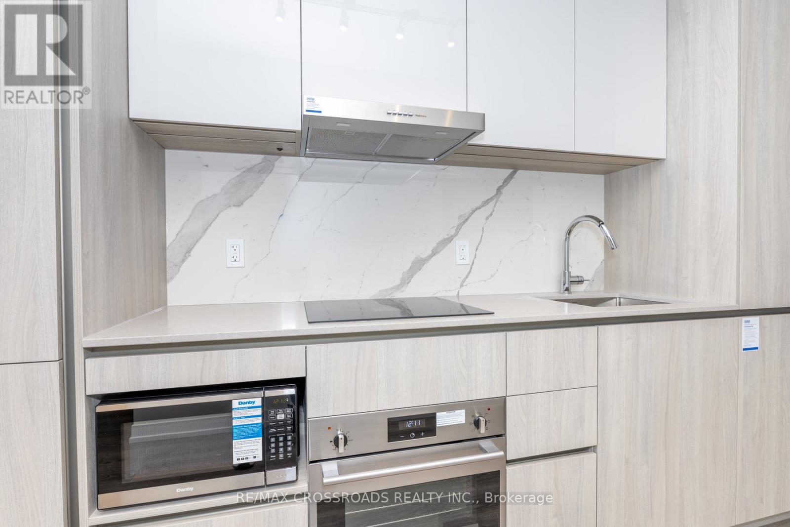 5807 - 8 Interchange Way, Vaughan, Ontario  L4K 5Z7 - Photo 14 - N12783042