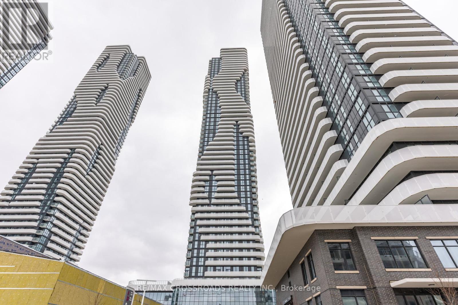 5807 - 8 Interchange Way, Vaughan, Ontario  L4K 5Z7 - Photo 2 - N12783042