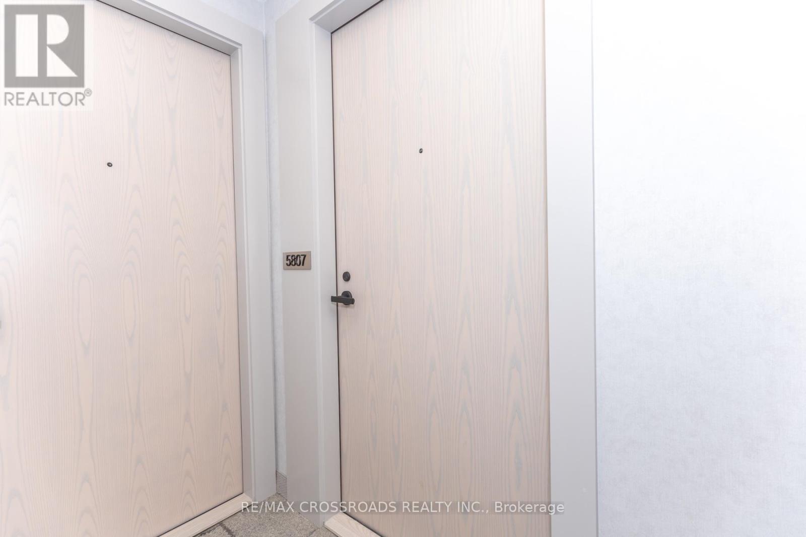 5807 - 8 Interchange Way, Vaughan, Ontario  L4K 5Z7 - Photo 5 - N12783042