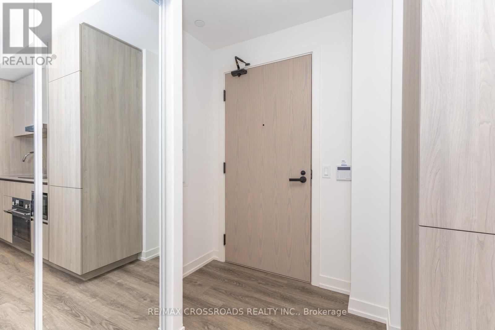 5807 - 8 Interchange Way, Vaughan, Ontario  L4K 5Z7 - Photo 6 - N12783042