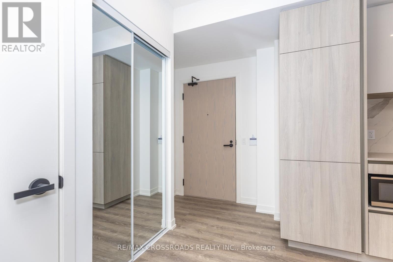 5807 - 8 Interchange Way, Vaughan, Ontario  L4K 5Z7 - Photo 7 - N12783042