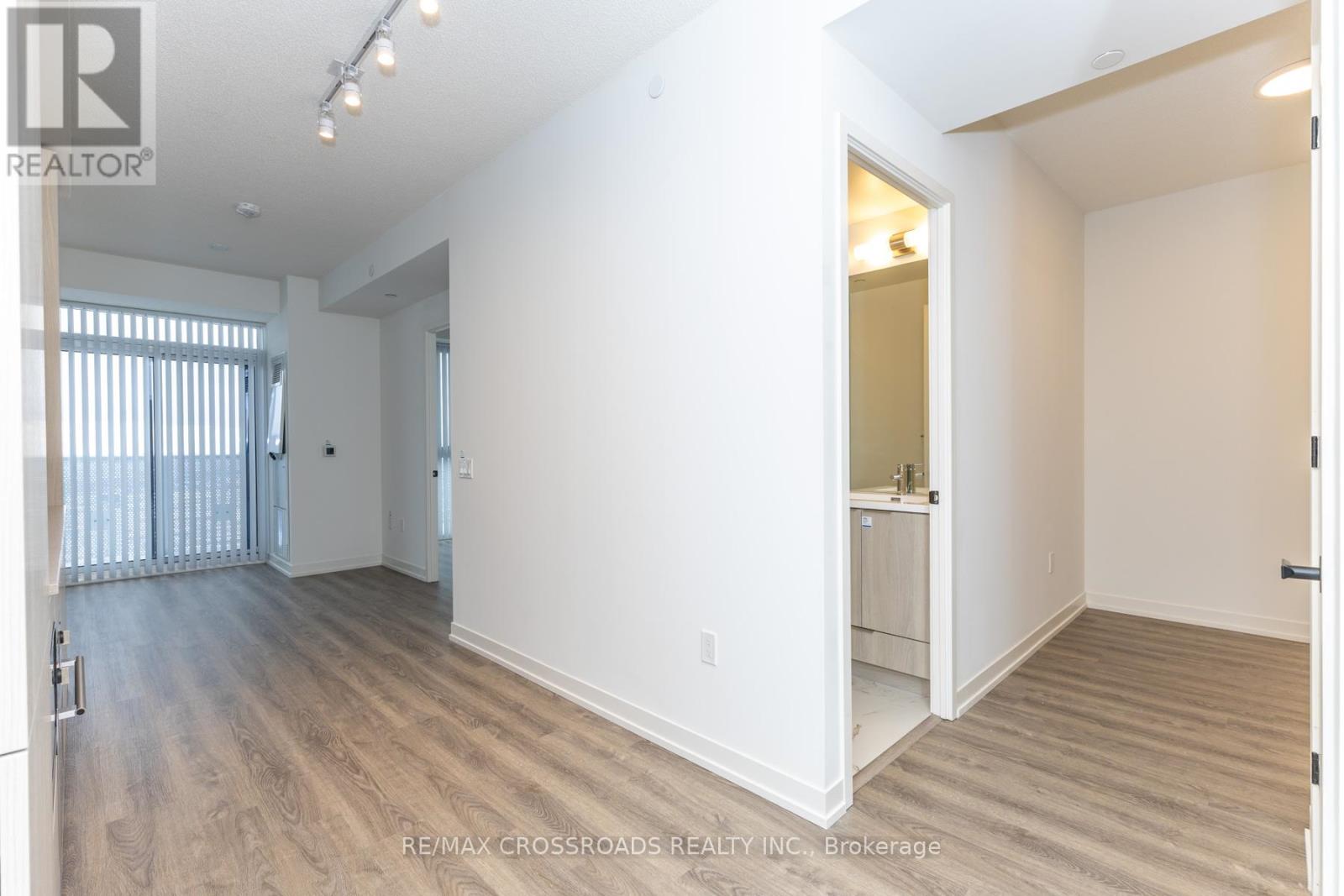 5807 - 8 Interchange Way, Vaughan, Ontario  L4K 5Z7 - Photo 8 - N12783042