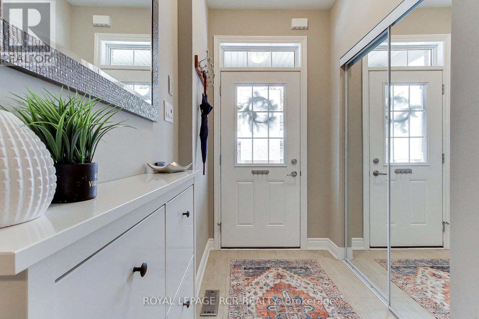 758 Wendy Culbert Crescent, Newmarket, Ontario  L3X 0A3 - Photo 3 - N12783104