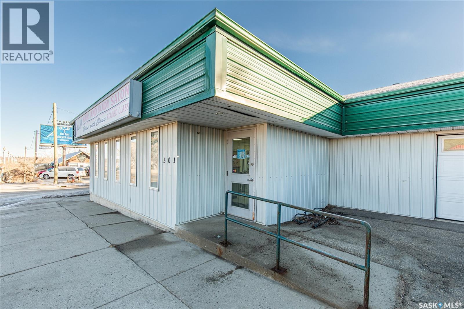 301 4th Avenue Sw, Moose Jaw, Saskatchewan  S6H 5V2 - Photo 3 - SK028433