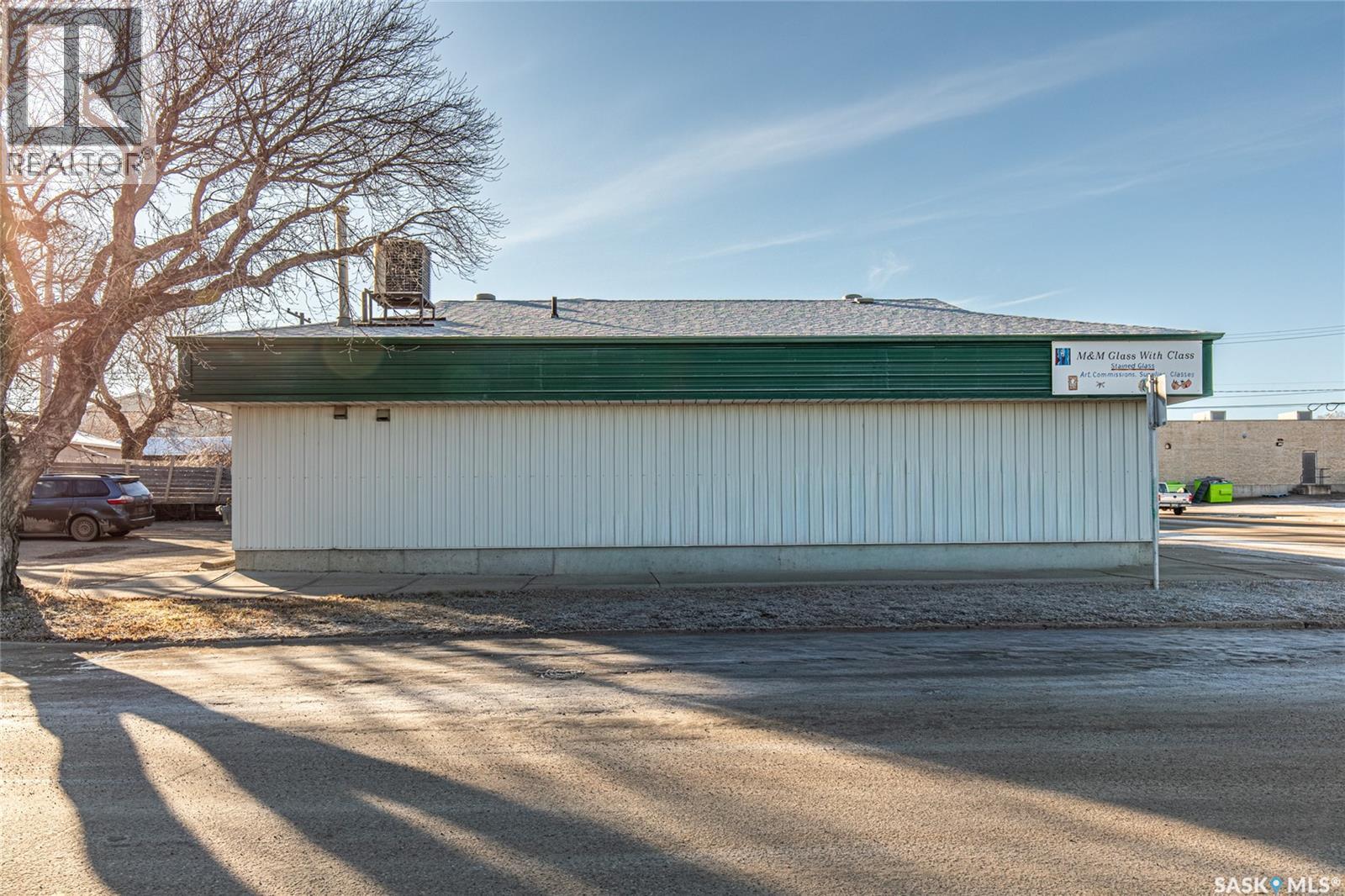 301 4th Avenue Sw, Moose Jaw, Saskatchewan  S6H 5V2 - Photo 5 - SK028433