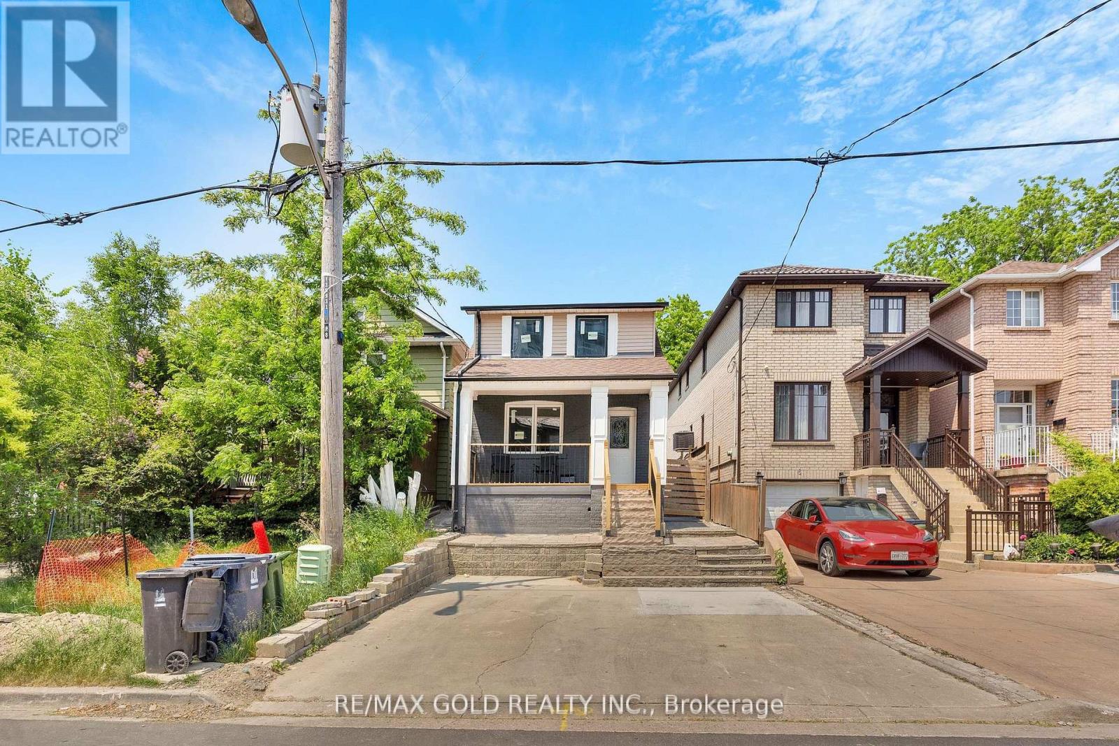 8 Fairglen Crescent, Toronto, Ontario  M9N 1S2 - Photo 1 - W12782896