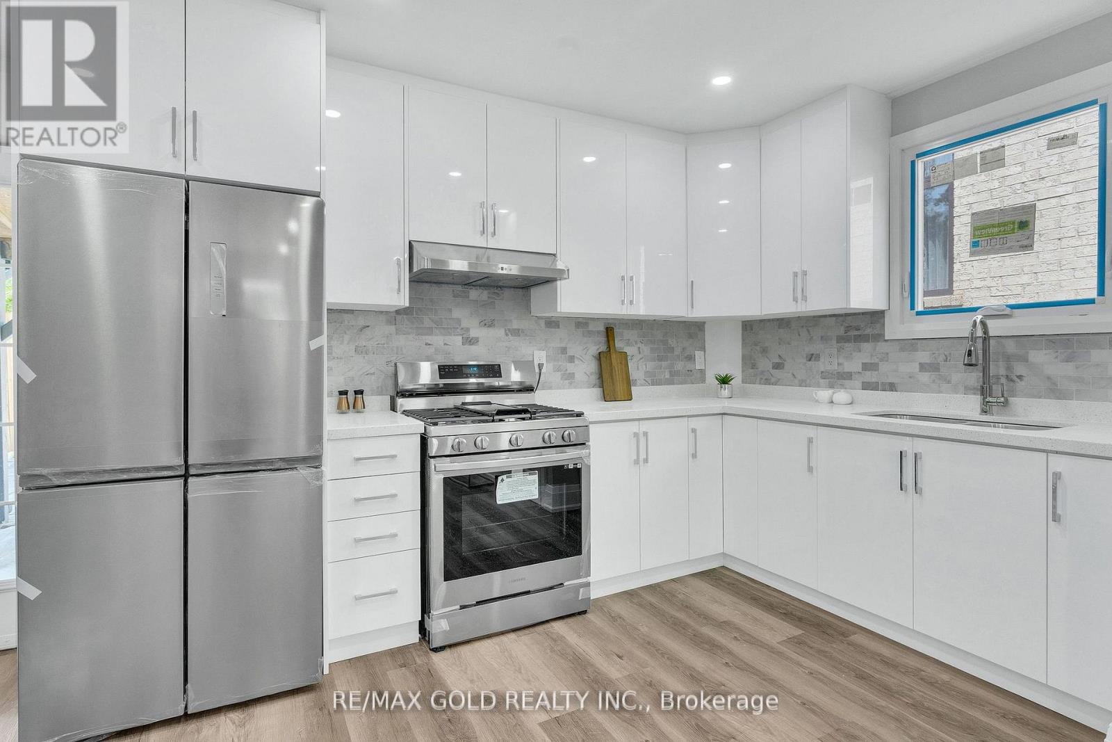 8 Fairglen Crescent, Toronto, Ontario  M9N 1S2 - Photo 13 - W12782896