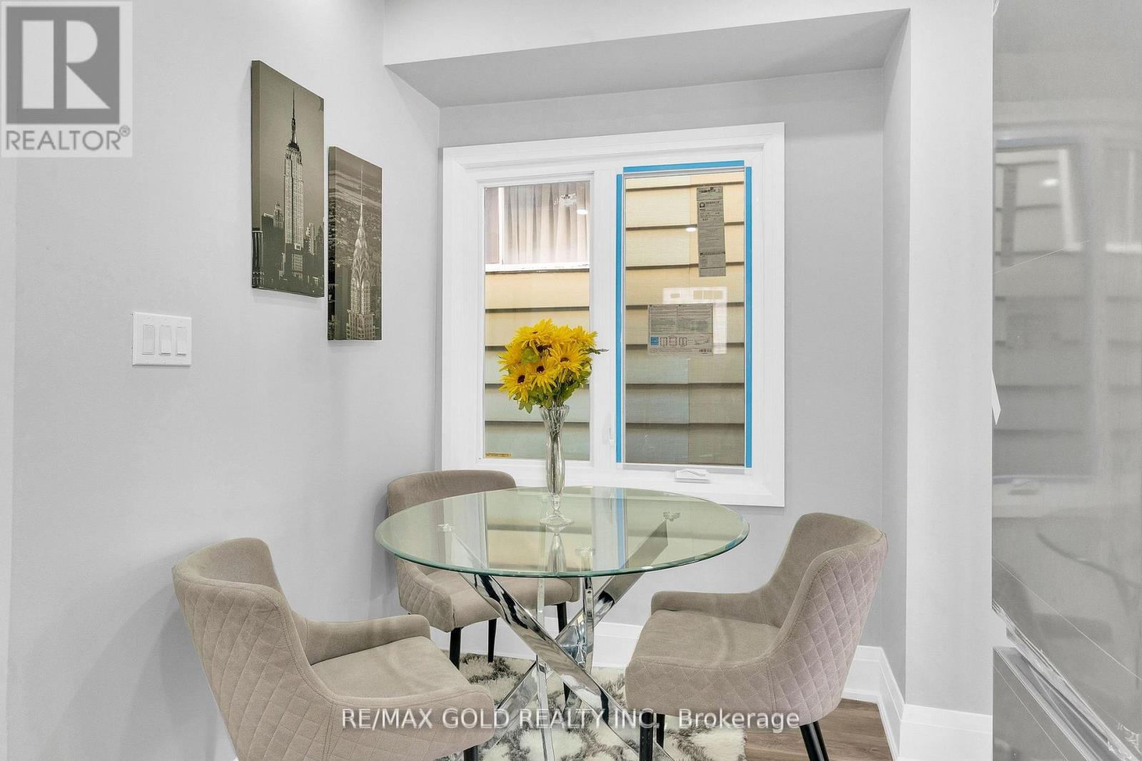 8 Fairglen Crescent, Toronto, Ontario  M9N 1S2 - Photo 16 - W12782896