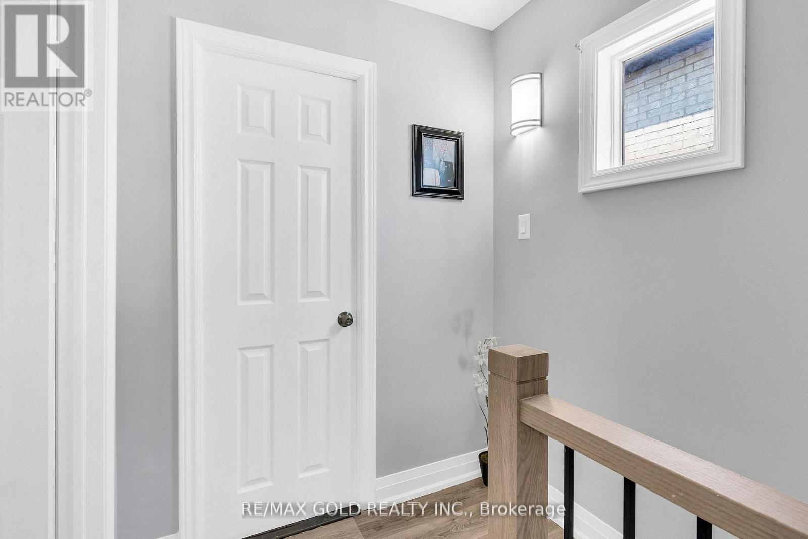 8 Fairglen Crescent, Toronto, Ontario  M9N 1S2 - Photo 18 - W12782896