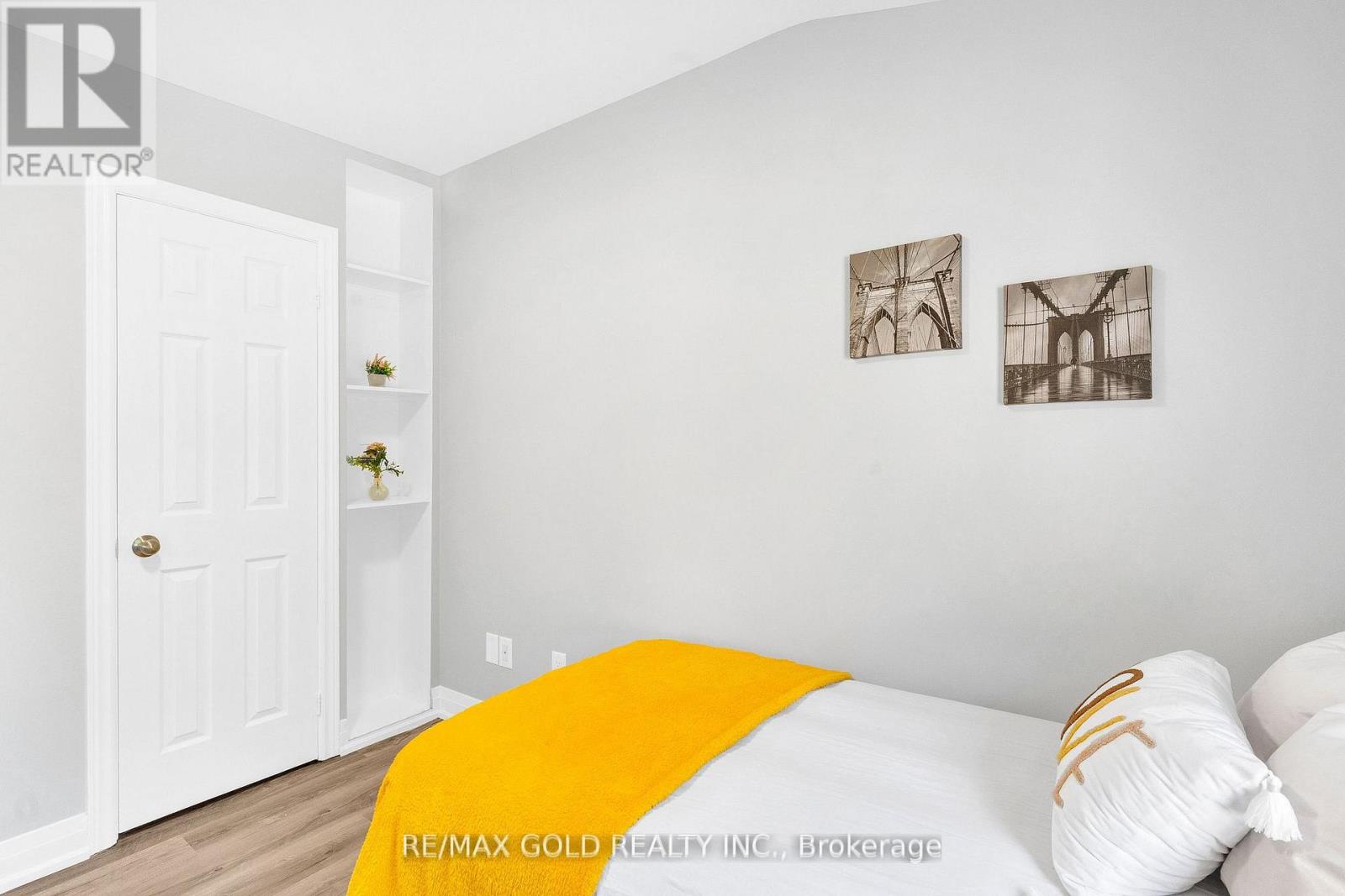 8 Fairglen Crescent, Toronto, Ontario  M9N 1S2 - Photo 23 - W12782896