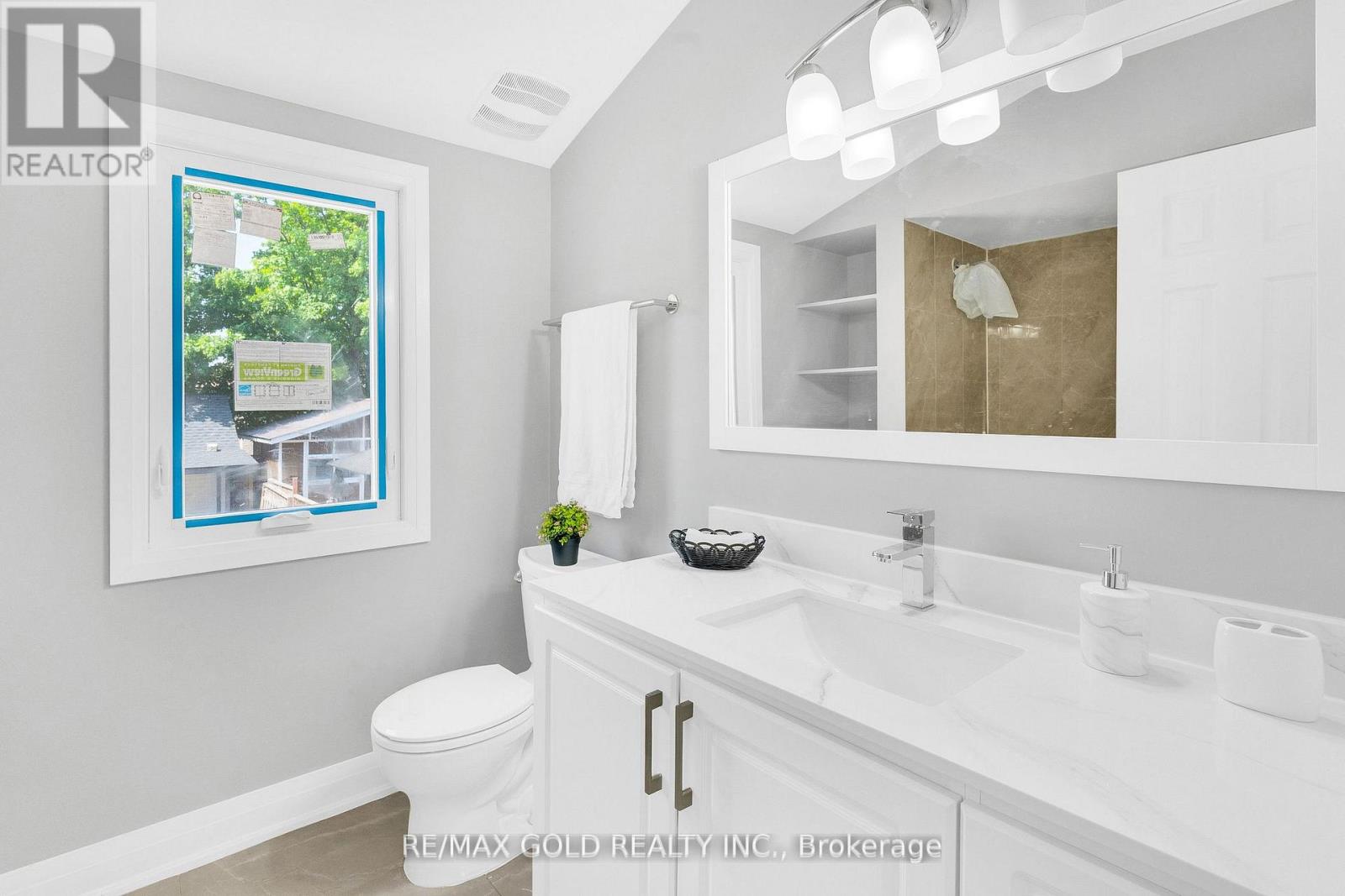 8 Fairglen Crescent, Toronto, Ontario  M9N 1S2 - Photo 24 - W12782896