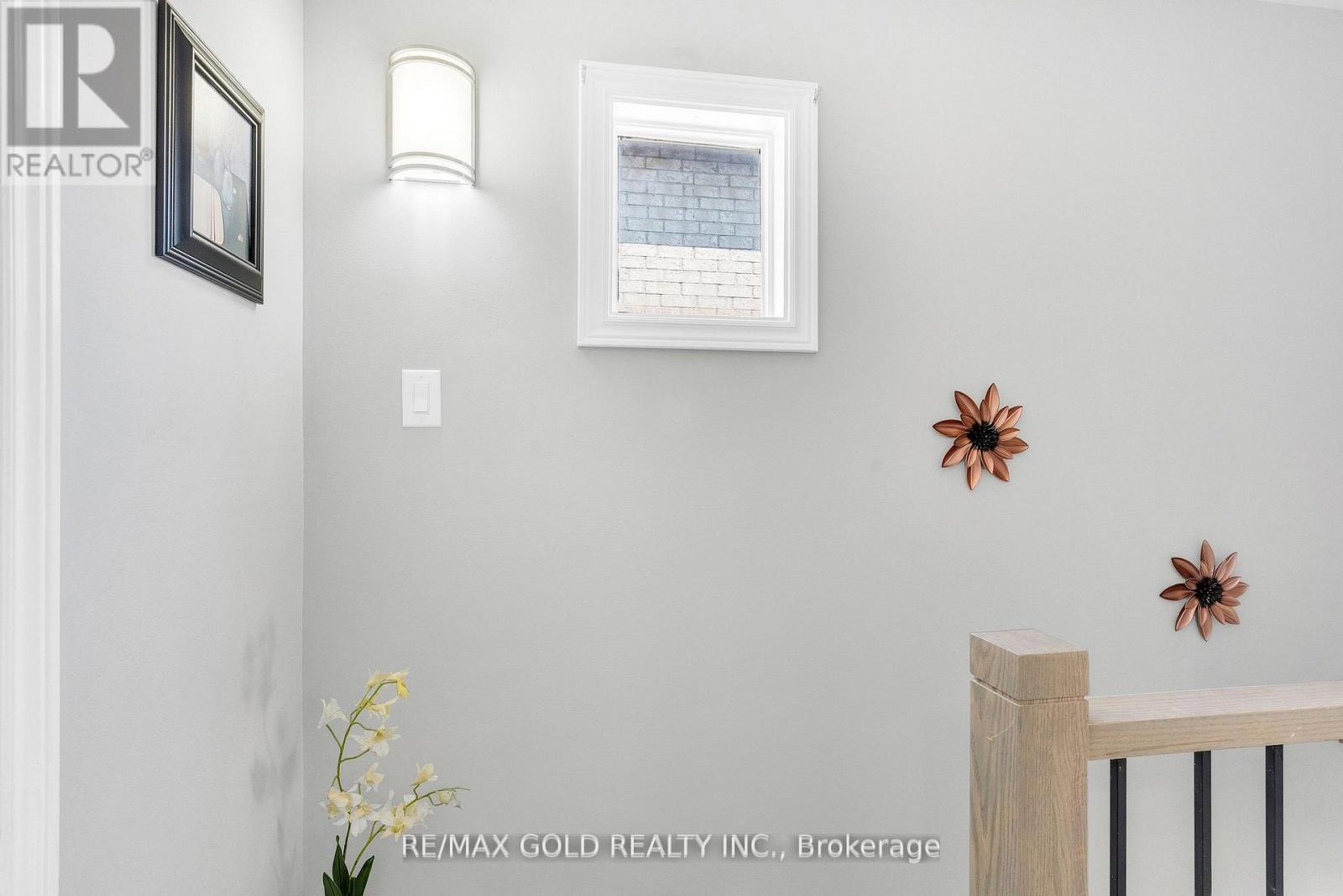 8 Fairglen Crescent, Toronto, Ontario  M9N 1S2 - Photo 25 - W12782896