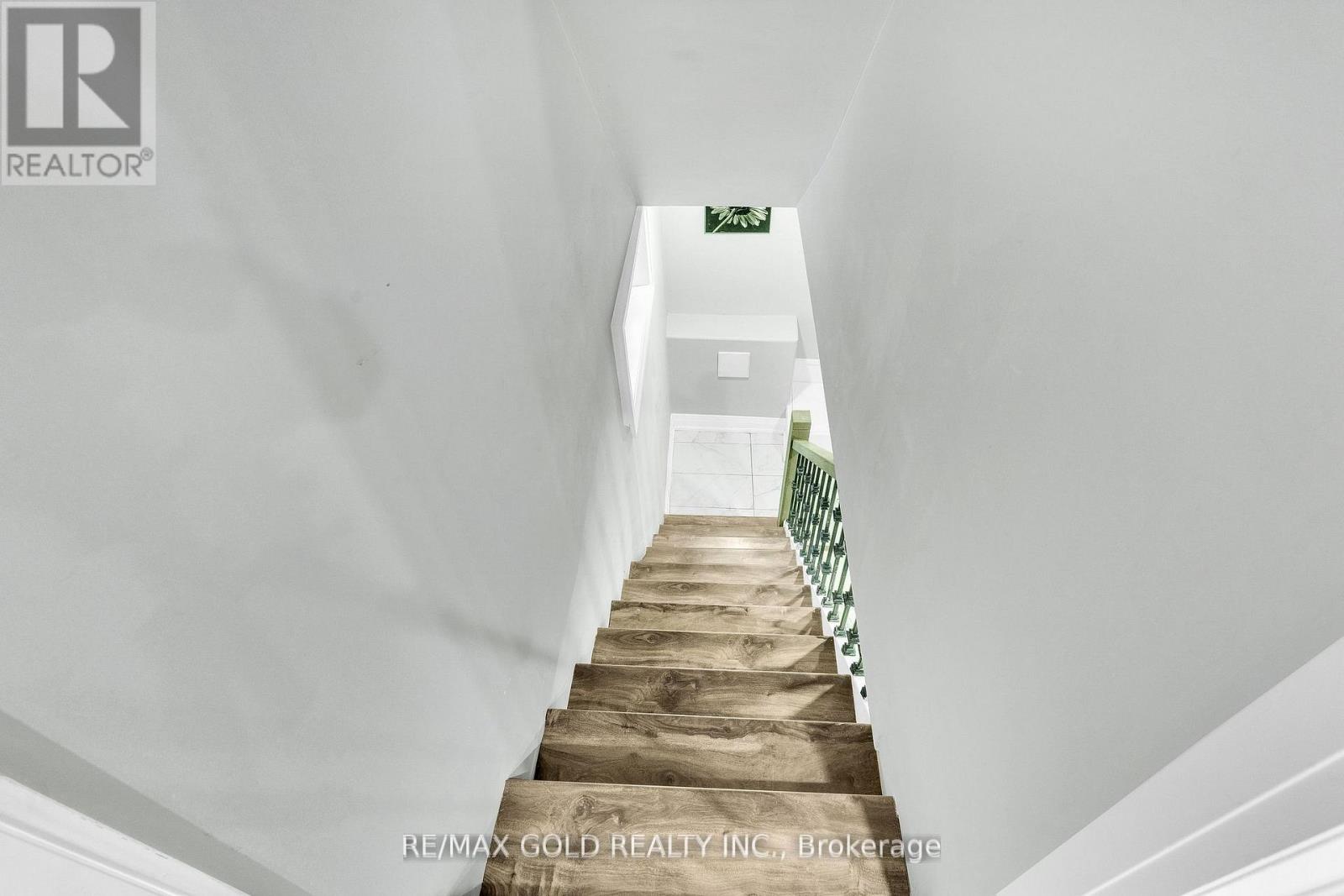 8 Fairglen Crescent, Toronto, Ontario  M9N 1S2 - Photo 27 - W12782896