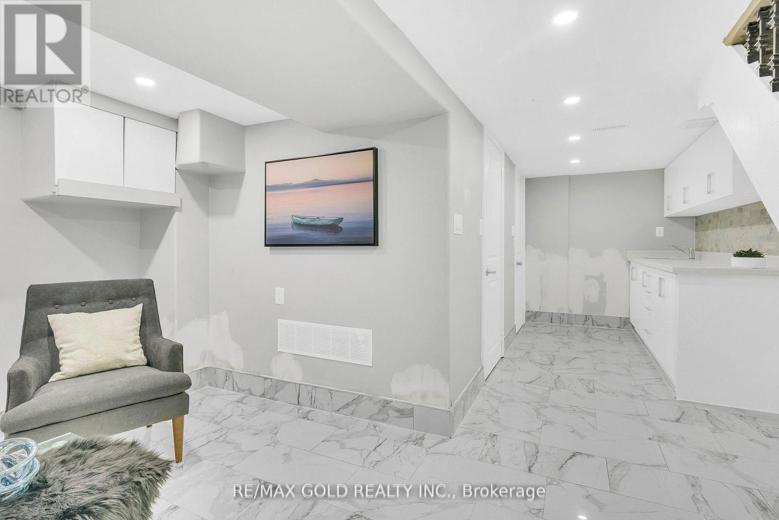 8 Fairglen Crescent, Toronto, Ontario  M9N 1S2 - Photo 31 - W12782896