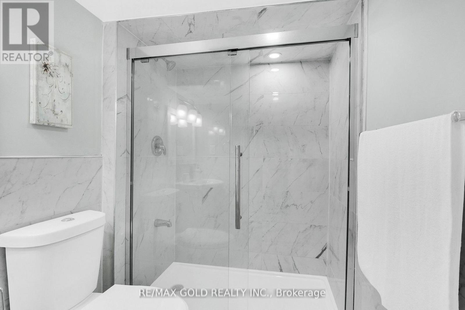 8 Fairglen Crescent, Toronto, Ontario  M9N 1S2 - Photo 35 - W12782896