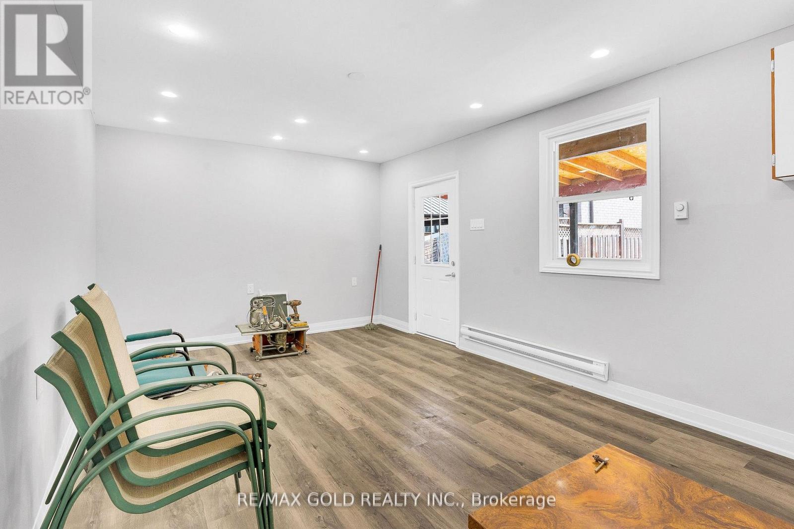 8 Fairglen Crescent, Toronto, Ontario  M9N 1S2 - Photo 38 - W12782896