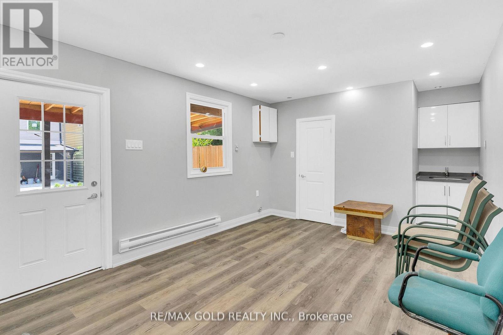 8 Fairglen Crescent, Toronto, Ontario  M9N 1S2 - Photo 39 - W12782896