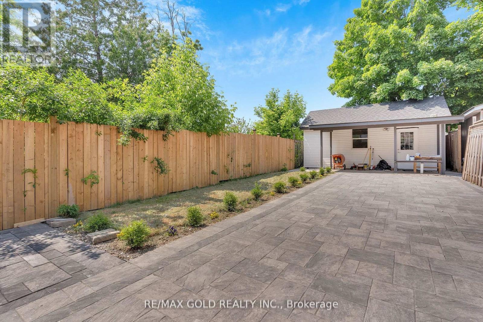 8 Fairglen Crescent, Toronto, Ontario  M9N 1S2 - Photo 41 - W12782896