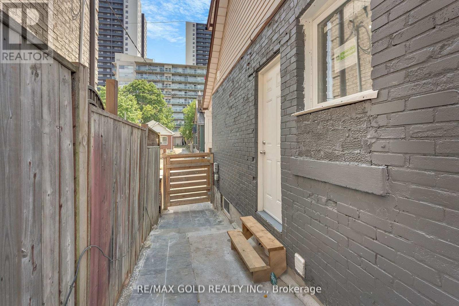 8 Fairglen Crescent, Toronto, Ontario  M9N 1S2 - Photo 46 - W12782896