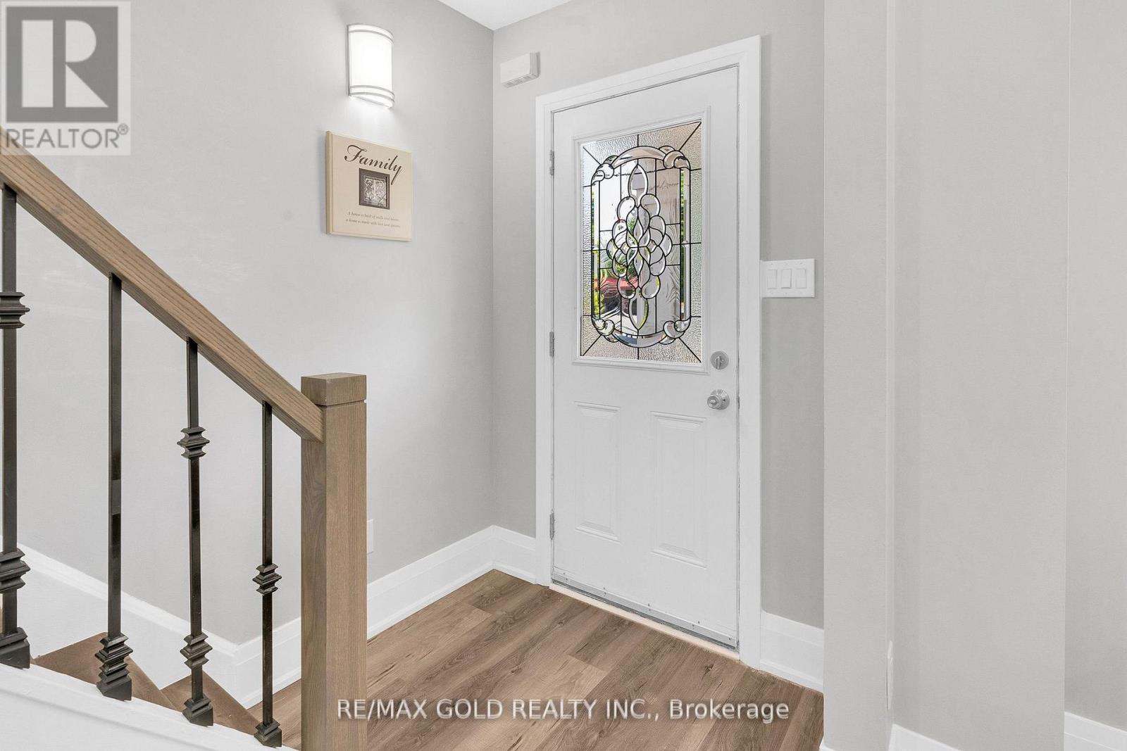 8 Fairglen Crescent, Toronto, Ontario  M9N 1S2 - Photo 6 - W12782896