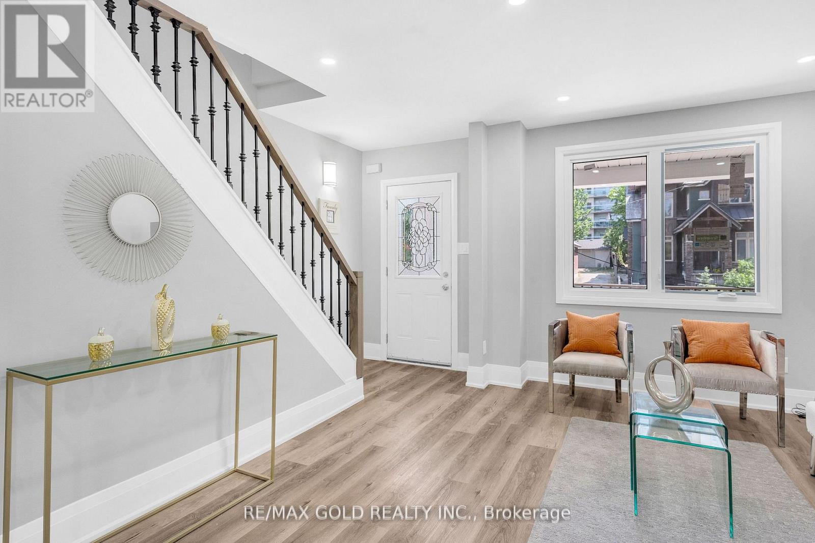 8 Fairglen Crescent, Toronto, Ontario  M9N 1S2 - Photo 7 - W12782896