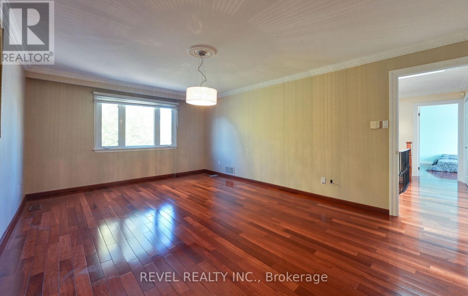 1034 Fredonia Drive, Mississauga, Ontario  L5C 2W4 - Photo 20 - W12782898