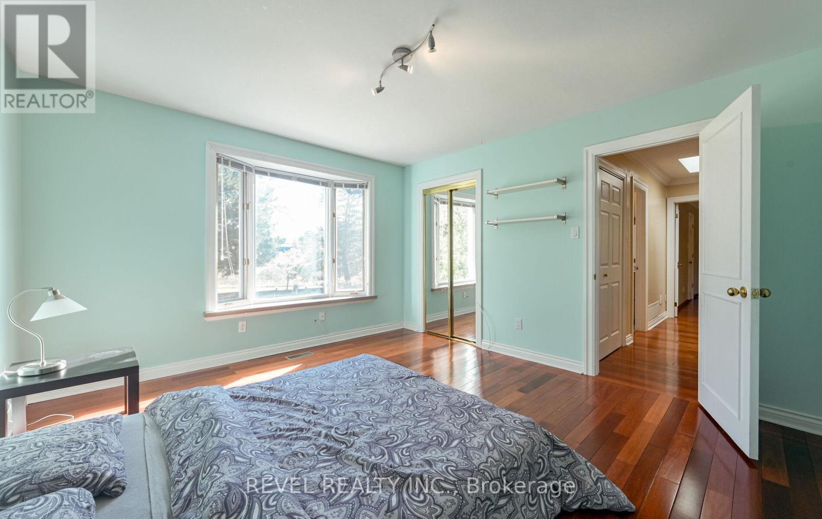 1034 Fredonia Drive, Mississauga, Ontario  L5C 2W4 - Photo 29 - W12782898