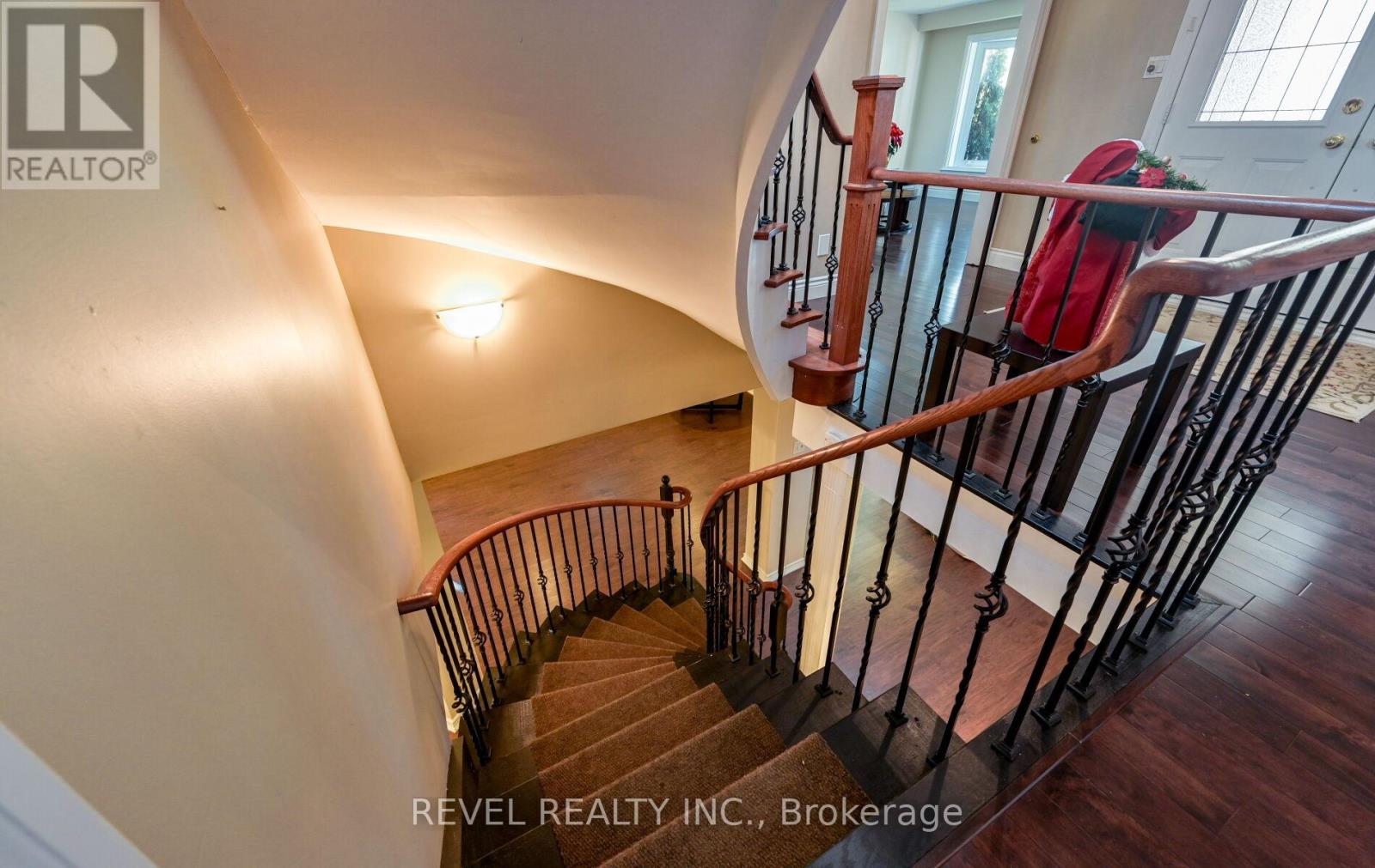 1034 Fredonia Drive, Mississauga, Ontario  L5C 2W4 - Photo 32 - W12782898