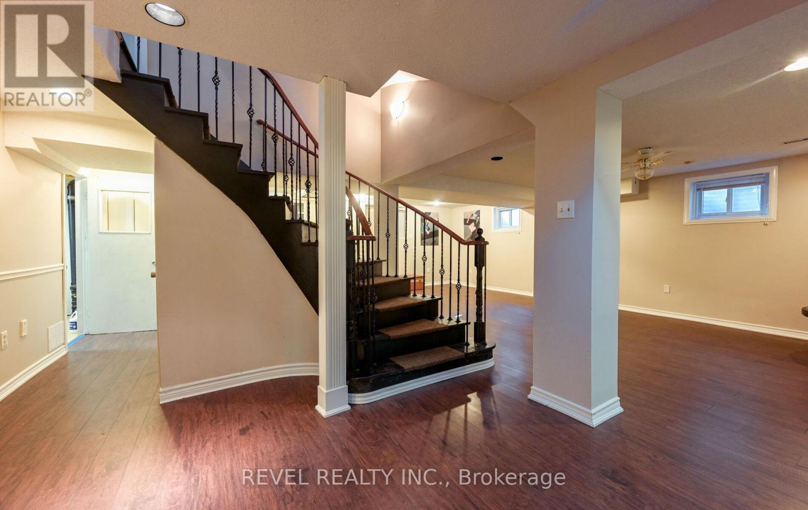 1034 Fredonia Drive, Mississauga, Ontario  L5C 2W4 - Photo 33 - W12782898