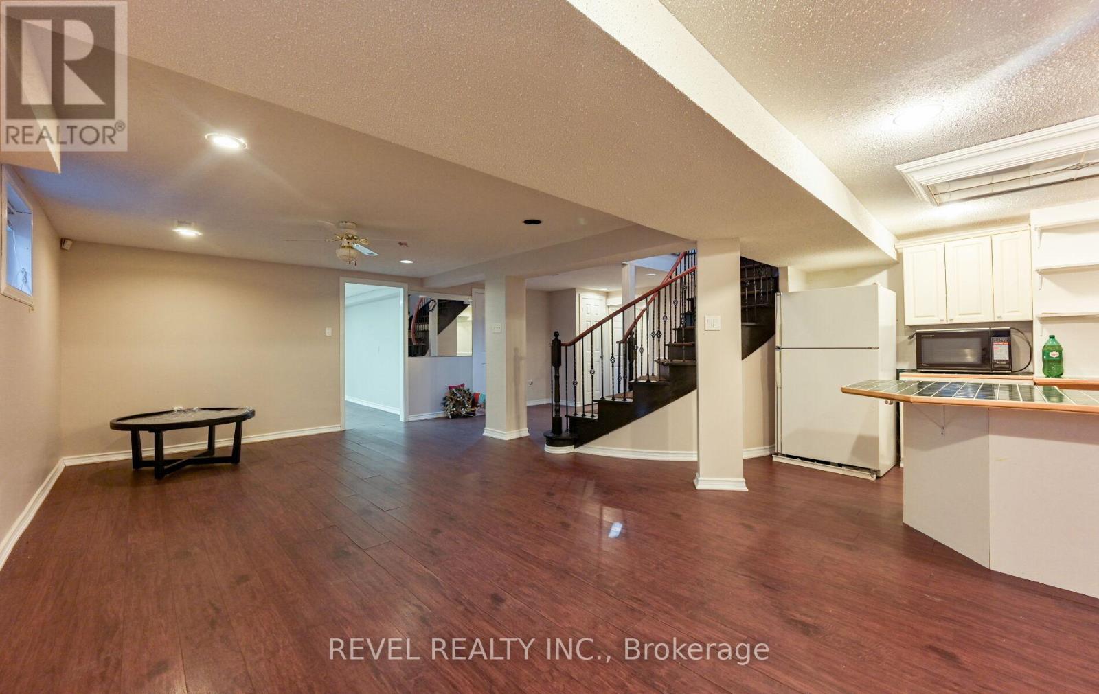 1034 Fredonia Drive, Mississauga, Ontario  L5C 2W4 - Photo 36 - W12782898