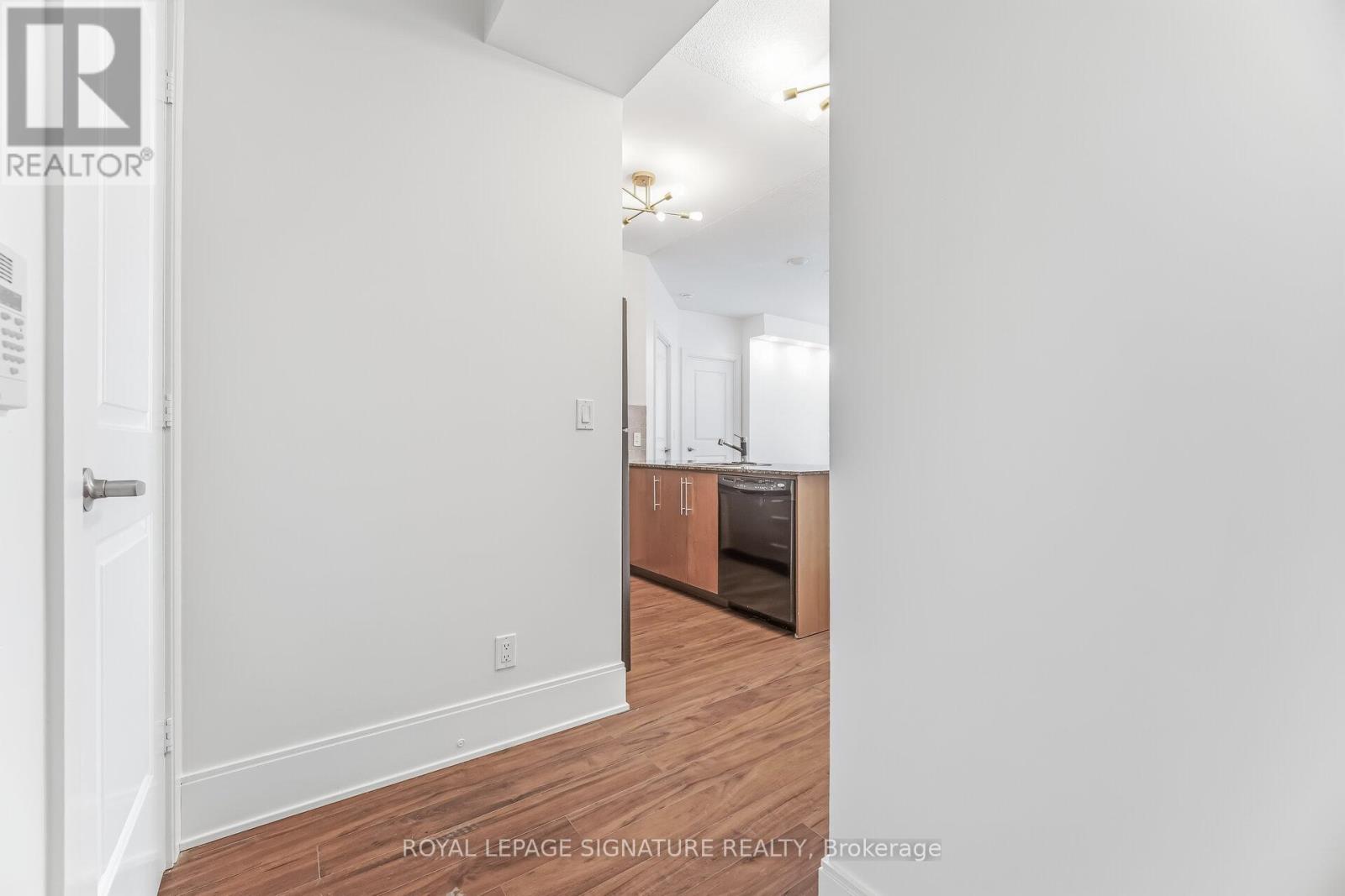 1402 - 330 Burnhamthorpe Road W, Mississauga, Ontario  L5B 0E1 - Photo 10 - W12782904