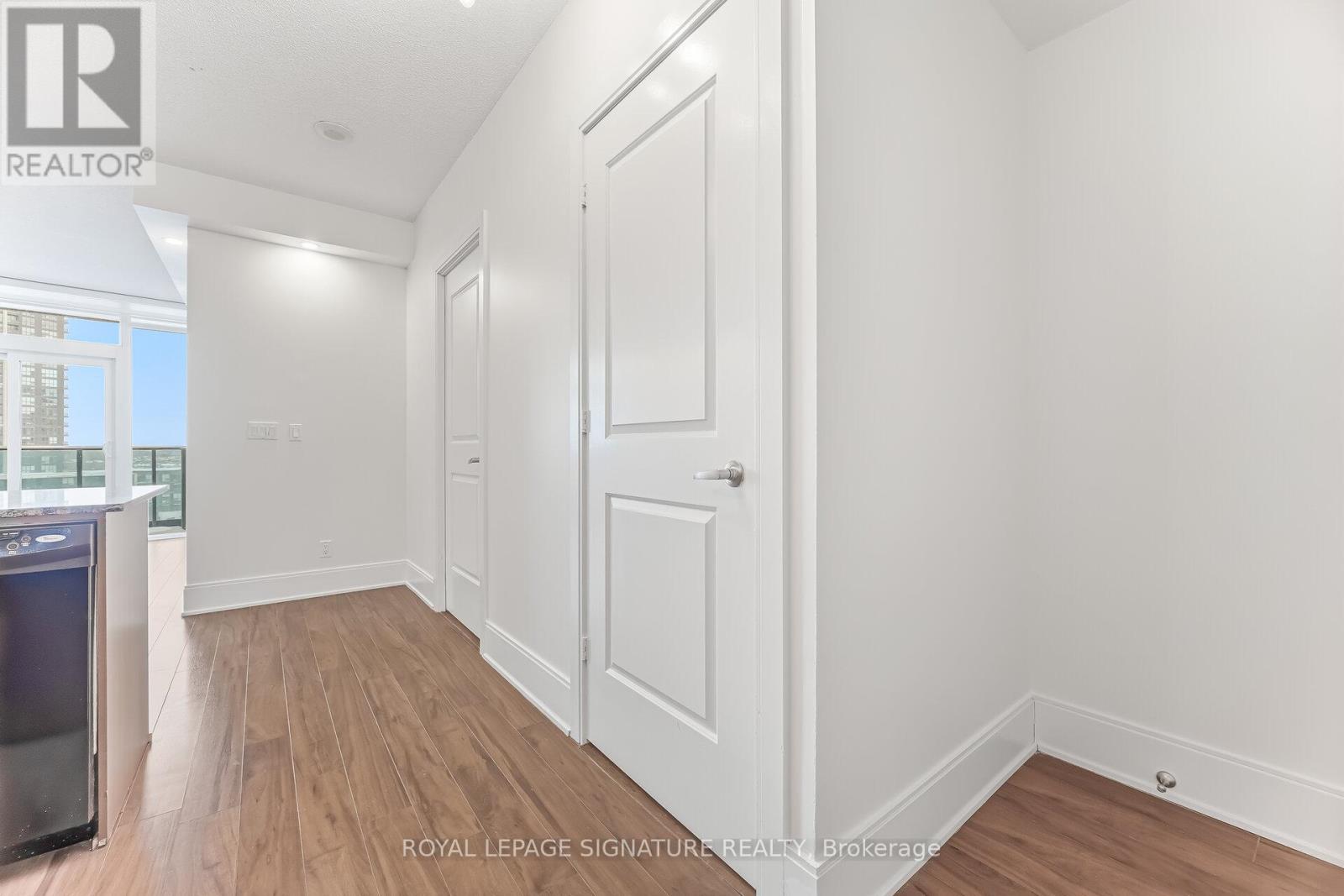 1402 - 330 Burnhamthorpe Road W, Mississauga, Ontario  L5B 0E1 - Photo 11 - W12782904