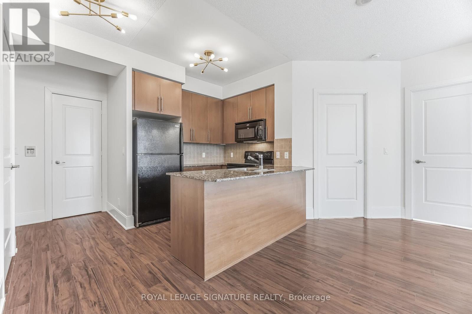 1402 - 330 Burnhamthorpe Road W, Mississauga, Ontario  L5B 0E1 - Photo 13 - W12782904