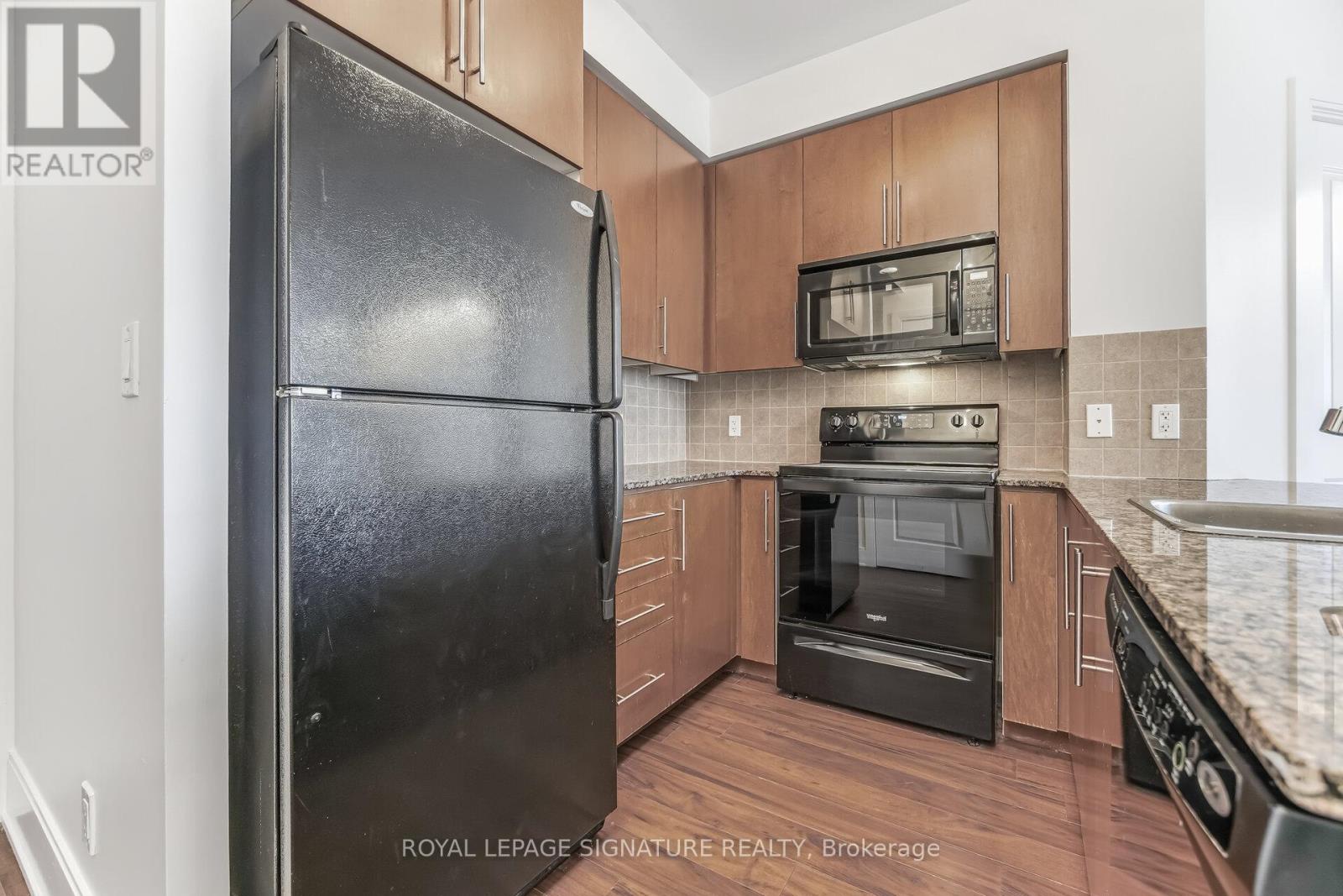 1402 - 330 Burnhamthorpe Road W, Mississauga, Ontario  L5B 0E1 - Photo 14 - W12782904