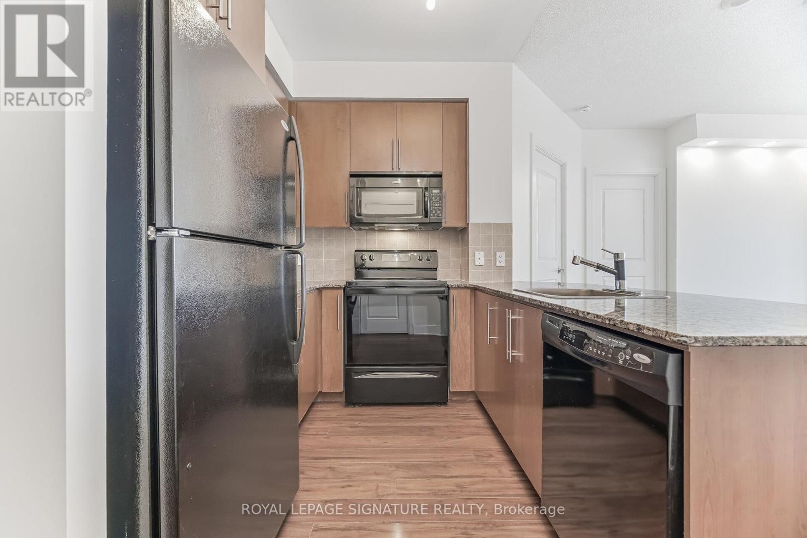 1402 - 330 Burnhamthorpe Road W, Mississauga, Ontario  L5B 0E1 - Photo 15 - W12782904