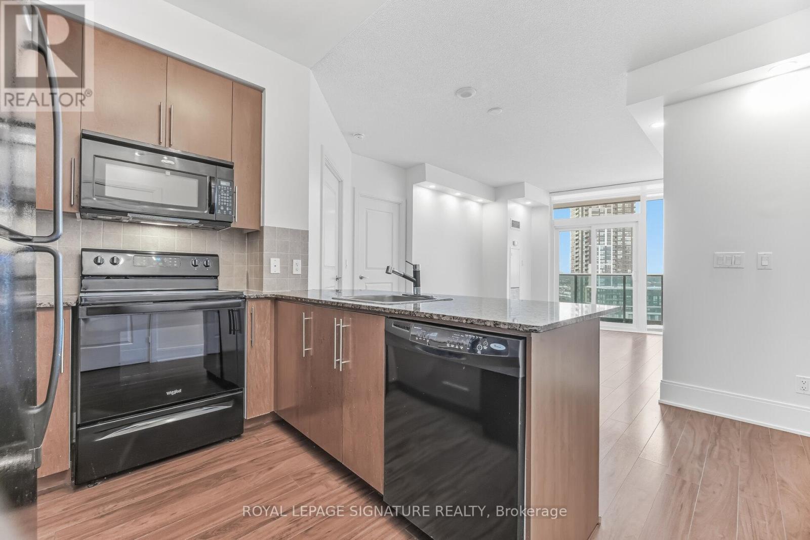 1402 - 330 Burnhamthorpe Road W, Mississauga, Ontario  L5B 0E1 - Photo 16 - W12782904