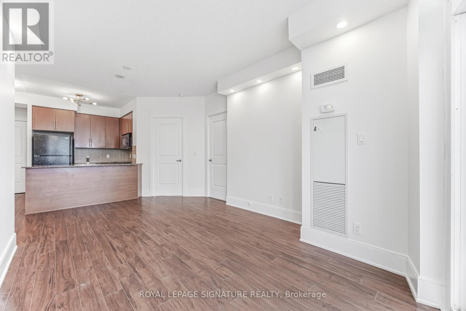 1402 - 330 Burnhamthorpe Road W, Mississauga, Ontario  L5B 0E1 - Photo 18 - W12782904