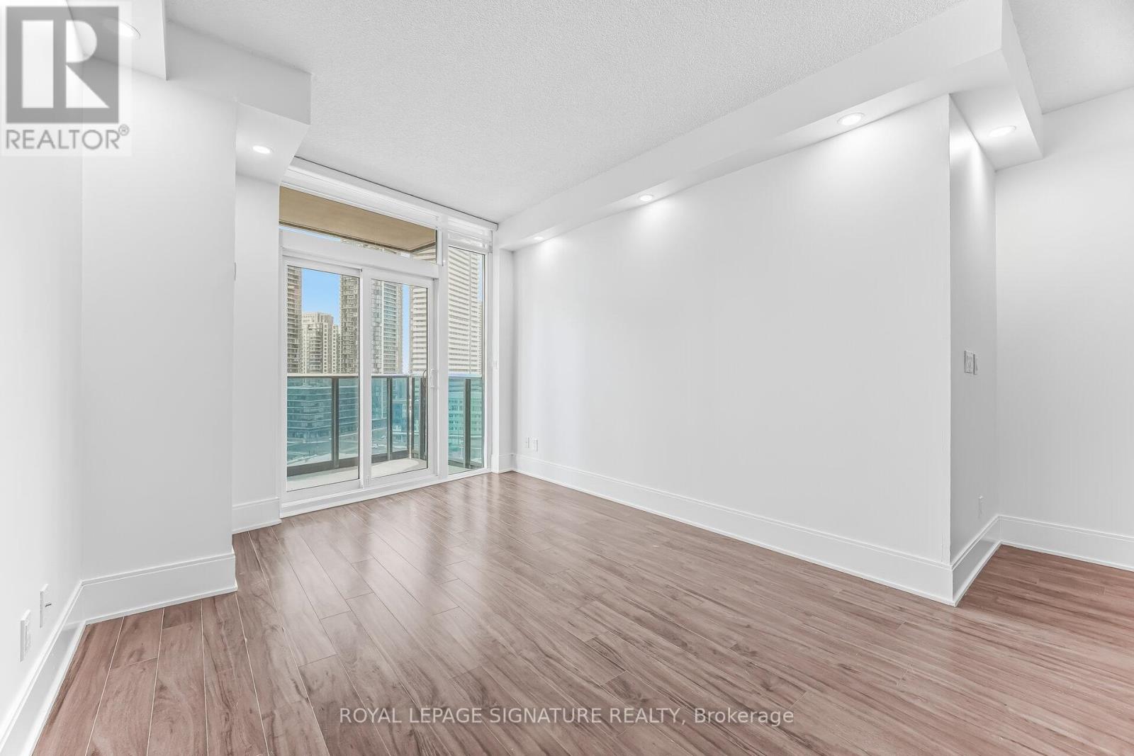 1402 - 330 Burnhamthorpe Road W, Mississauga, Ontario  L5B 0E1 - Photo 19 - W12782904